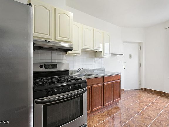 3rd image of 74 Richardson St APT 18
