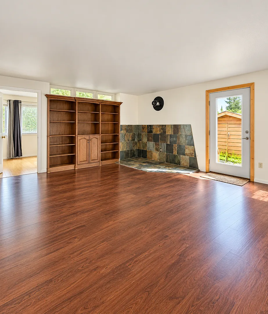 Spacious 2 Bed, 2.5 Bath For Rent by North Beach! — Photo 4