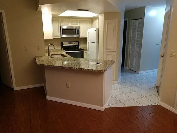5th image of 1141 Deer Hollow Pl