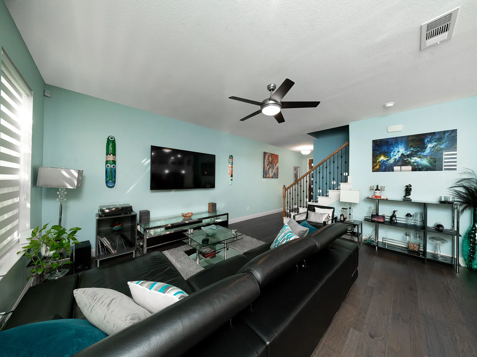 3 bed, 2.5 bath, 1501 sqft, $3,950 — Photo 4