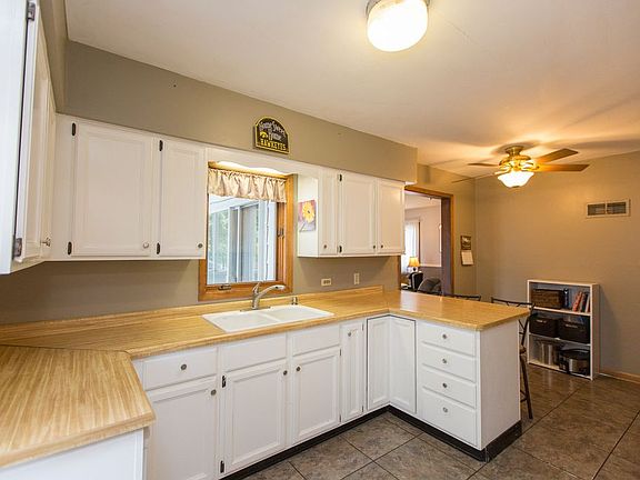 4th image of 2716 Acorn Ln