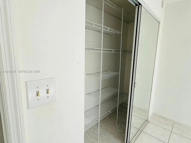 724 NE 4th St #5 — Photo 9