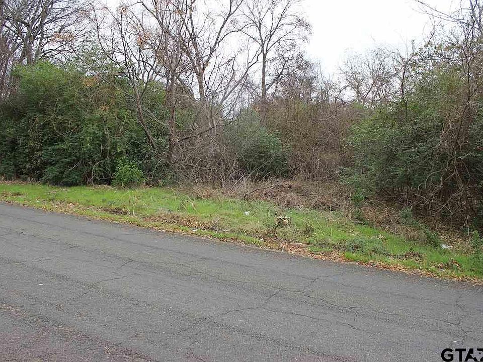 1st image of 320 E Lake Dr