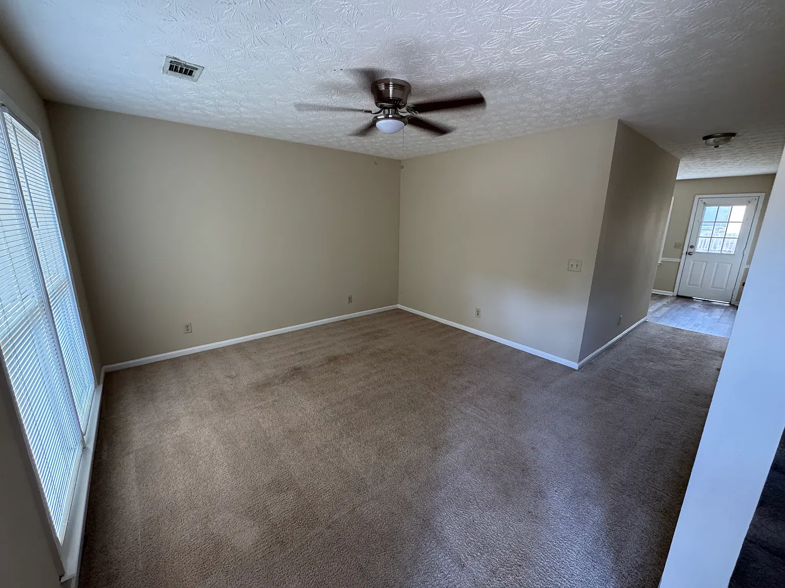 2 bed, 1.5 bath, 1100 sqft, $995 — Photo 4