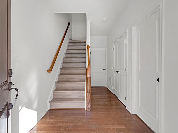 2nd image of 22554 Cambridgeport Sq
