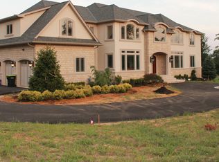 4 Elm Ridge Ct, Monroe Township, NJ 08831