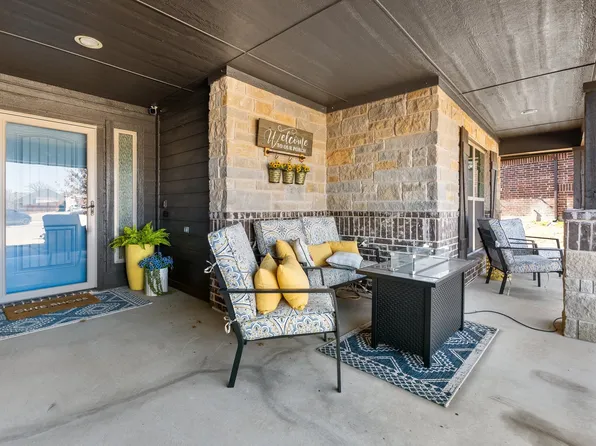 2113 Hill Crest Ct, Weatherford, TX 76086