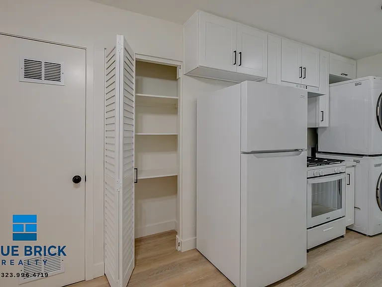 536 E Cypress Ave #301 — Photo 13