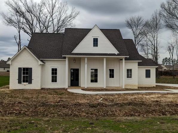 127 Lake Ridge Dr, Madison, MS 39110