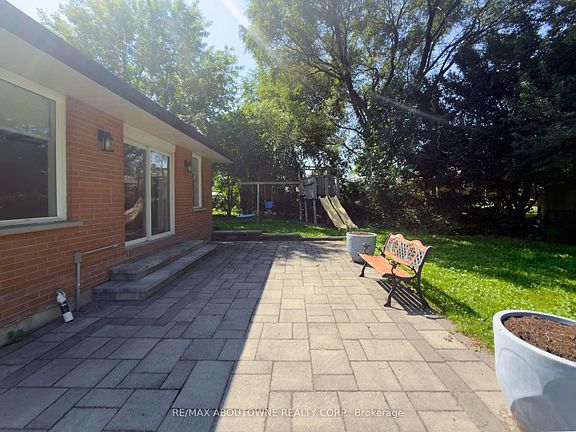 5th image of 2130 Greenhurst Ave