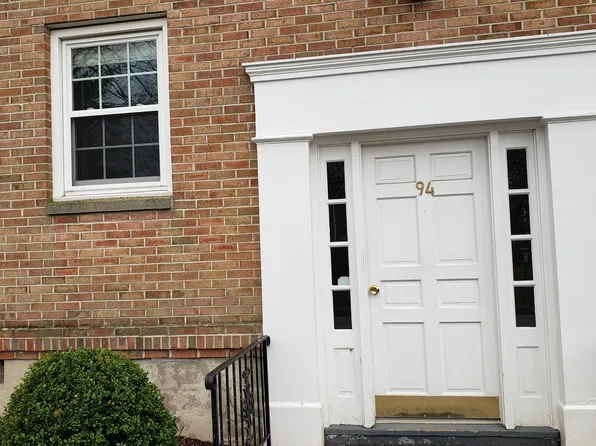 94 Heritage Hill Road APT A, New Canaan, CT 06840