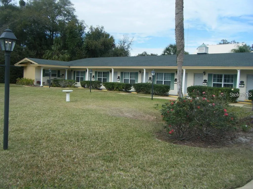 2 bed, 1.0 bath, 421 sqft, $1,175 — Photo 2