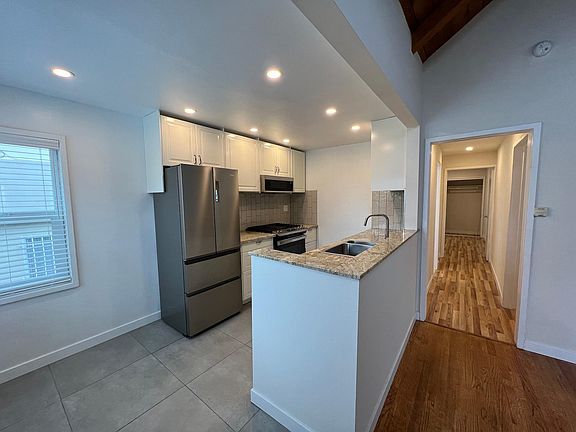 4th image of 25 Thornton Ave