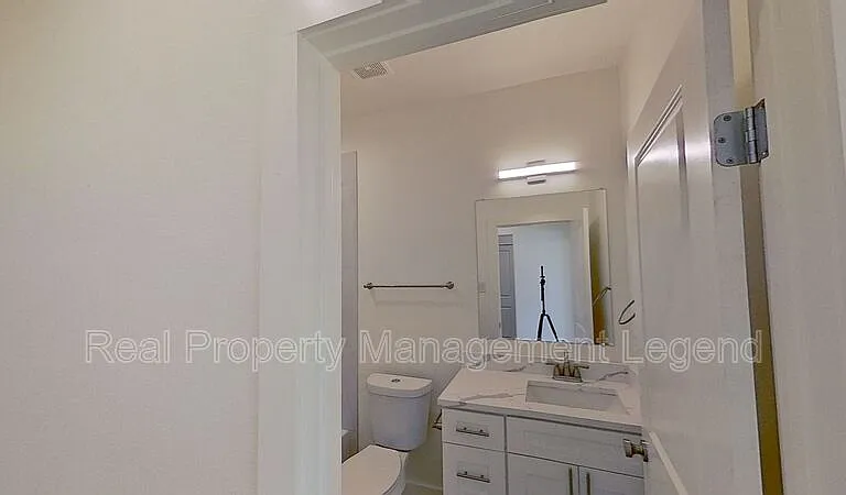 1009 Dubois St — Photo 8