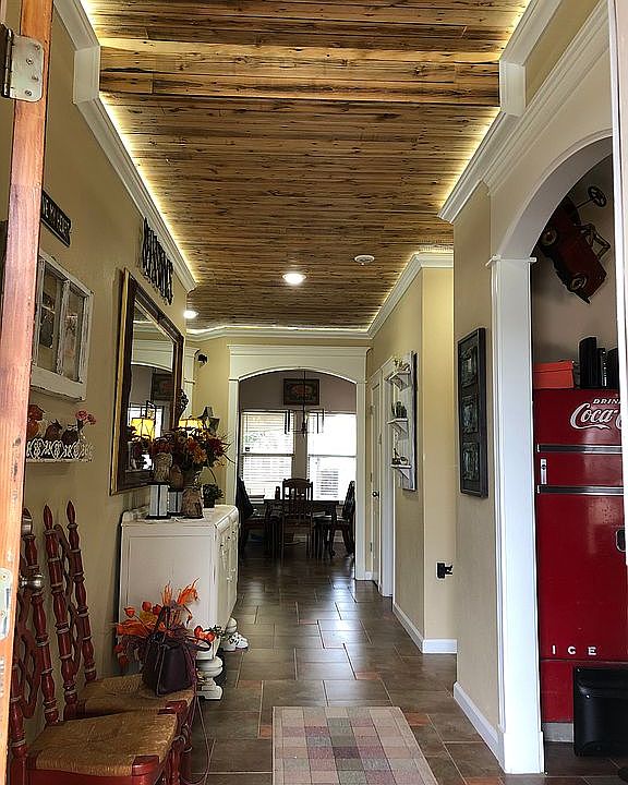 1st image of 131 Castle Dr
