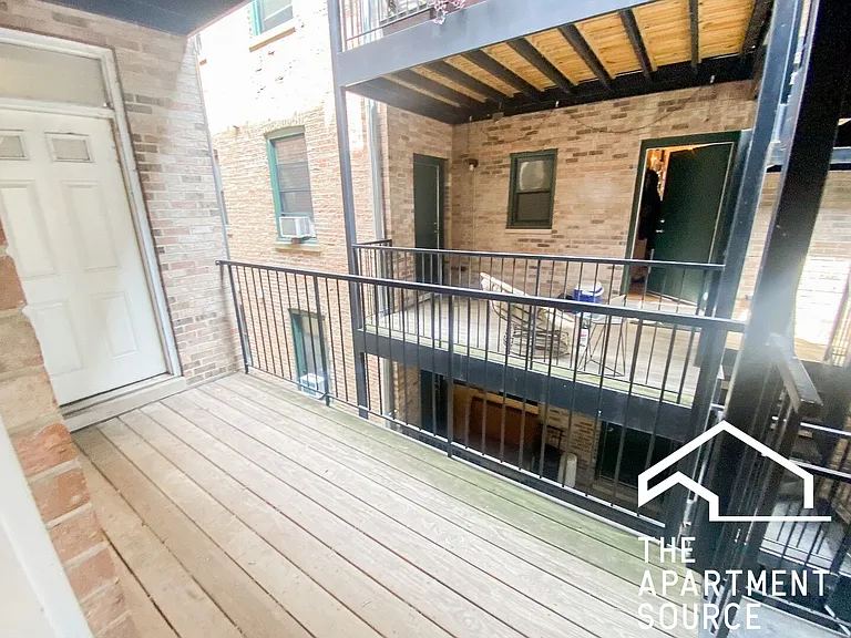 853 W Cornelia Ave #2S — Photo 8