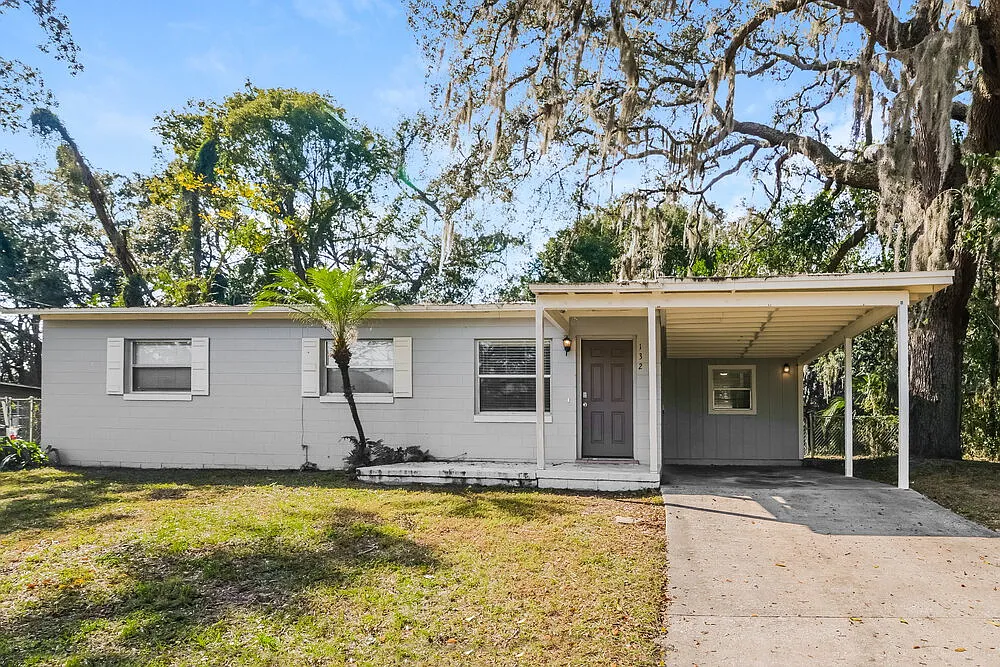 3 bed, 2.0 bath, 912 sqft, $1,915 — Photo 1