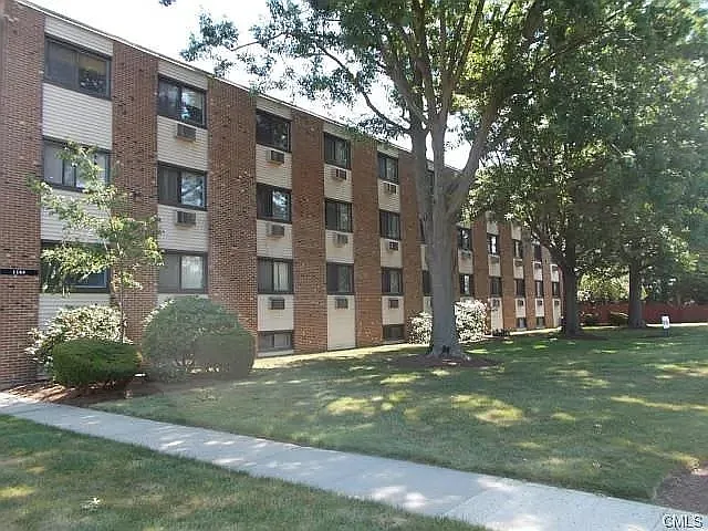1168 Main St #B — Photo 1