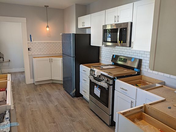 Kitchen (Granite counters to be installed early October)