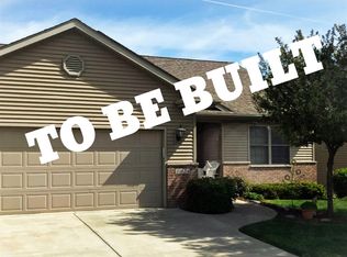 923 Riverstone Rd, Clinton, IA 52732