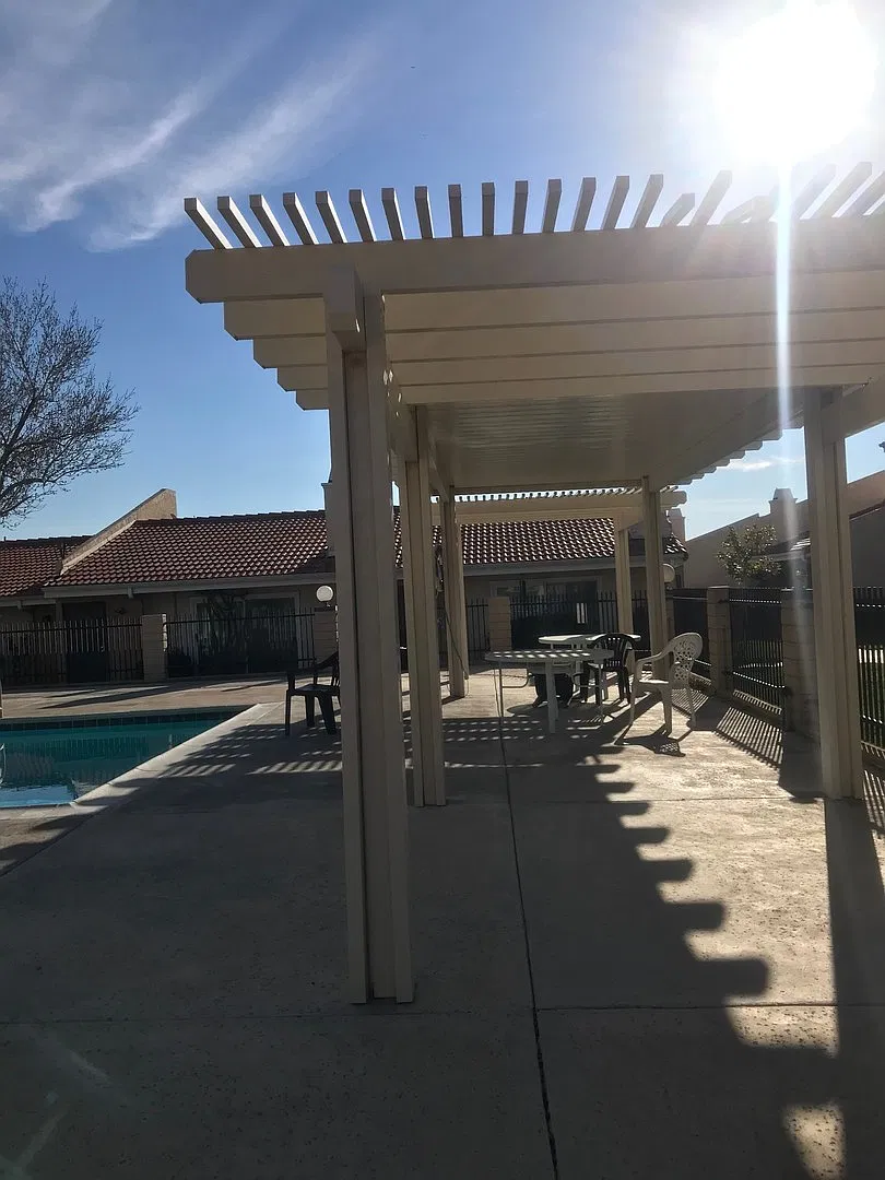 3 Bedroom Townhouse In Victorville! — Photo 3