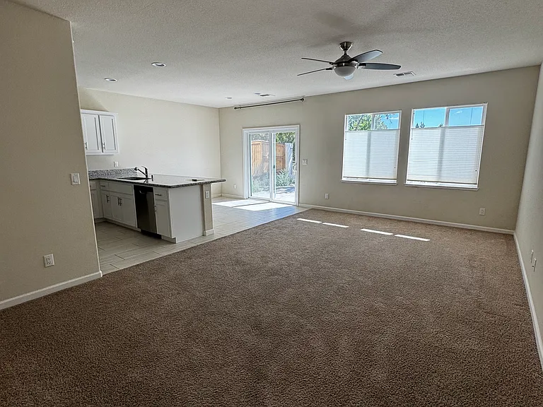 1114 Drake Way — Photo 8