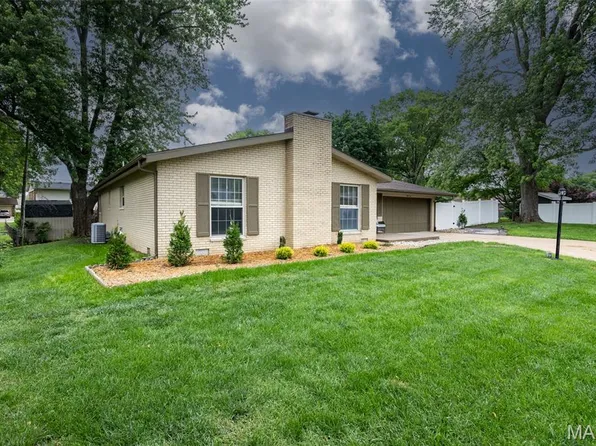 34 Aubuchon Cir, Fairview Heights, IL 62208