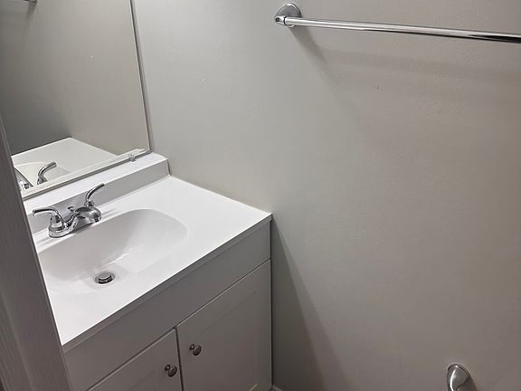 4th image of 3951 Bronson Ct #3951
