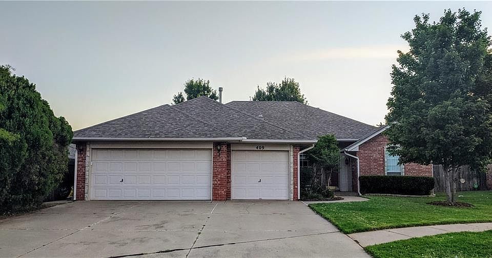 1st image of 409 NW 138th Cir