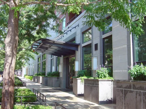 270 E Pearson St #701-801, Chicago, IL 60611