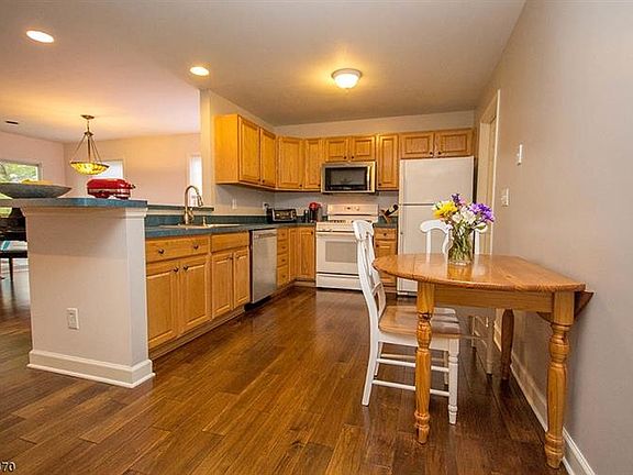 5th image of 51 Harker Hill Dr #405