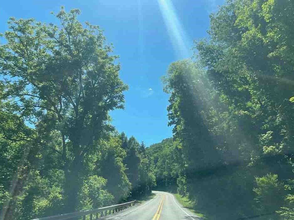 2nd image of 2426 Arnoldsburg Rd
