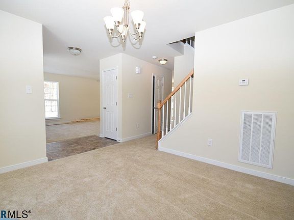 4th image of 12 Bays Farm Dr