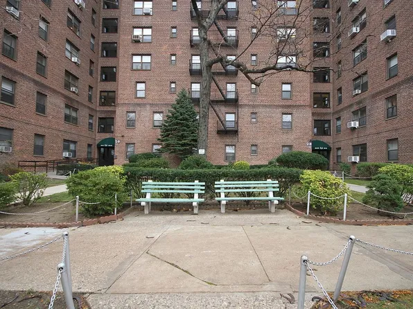 52-24 65th Pl APT 5M, Queens, NY 11378