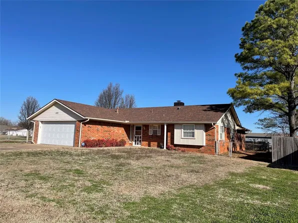 605 Timber Ridge Dr, Tecumseh, OK 74873