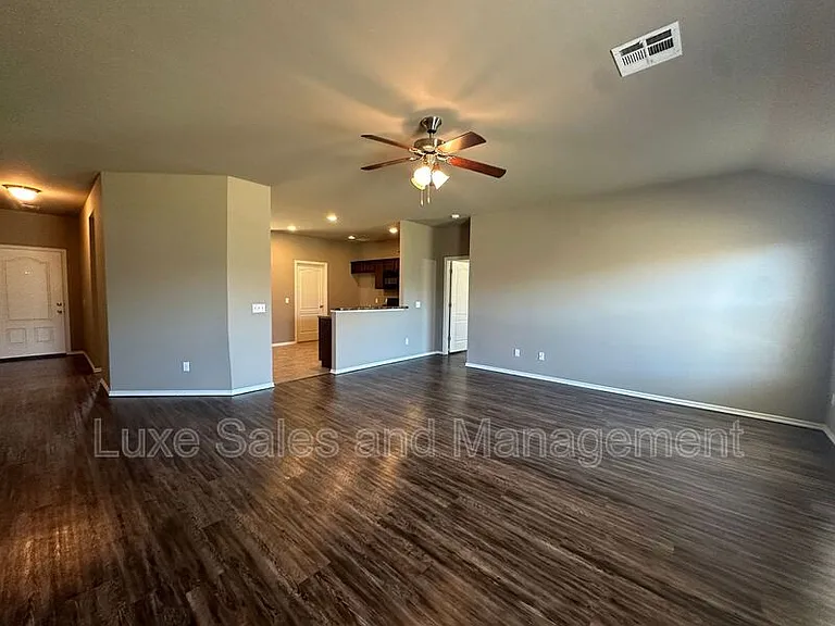 8517 SW 50th St — Photo 5
