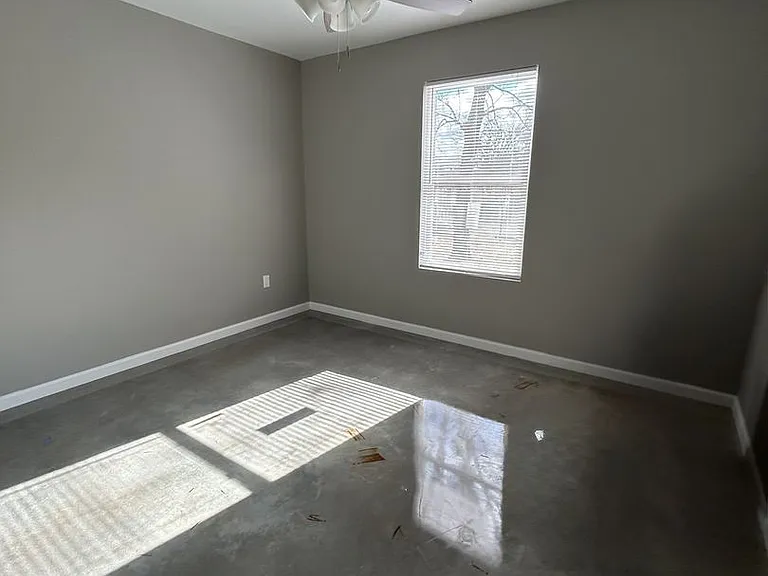 518 E Monroe St — Photo 8