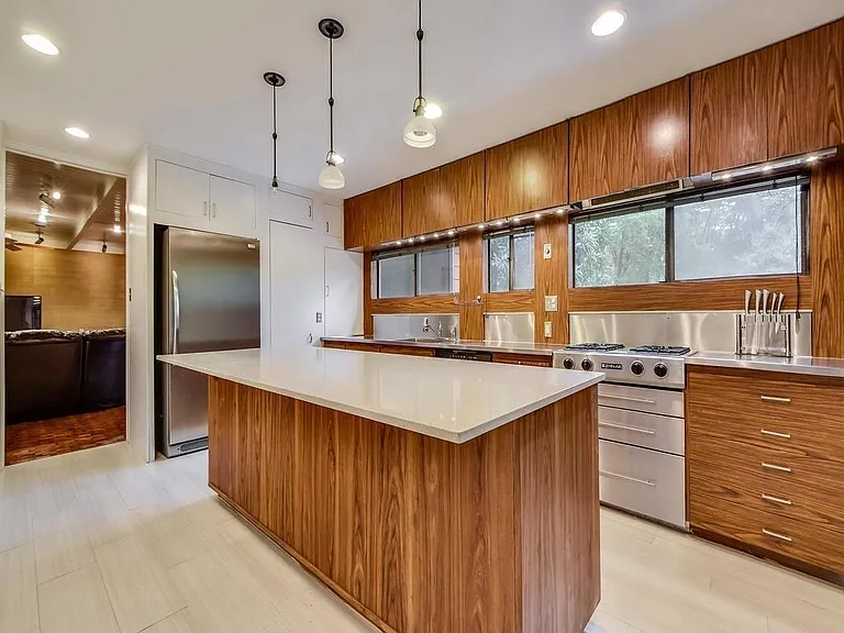 800 Leonard St — Photo 21