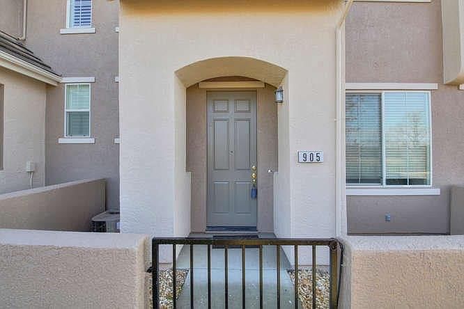 1st image of 905 Esplanade Cir