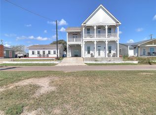 1615 S Water St, Rockport, TX 78382
