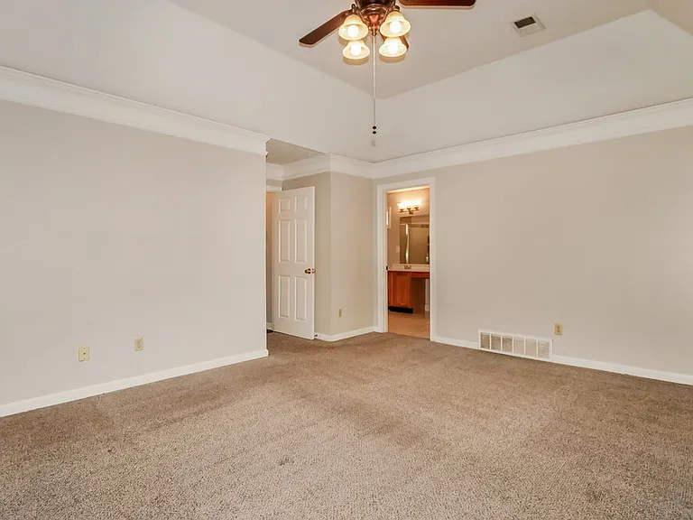 8633 Meadow Green Dr — Photo 11
