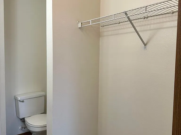 Dakota E & W Apartments — Photo 71