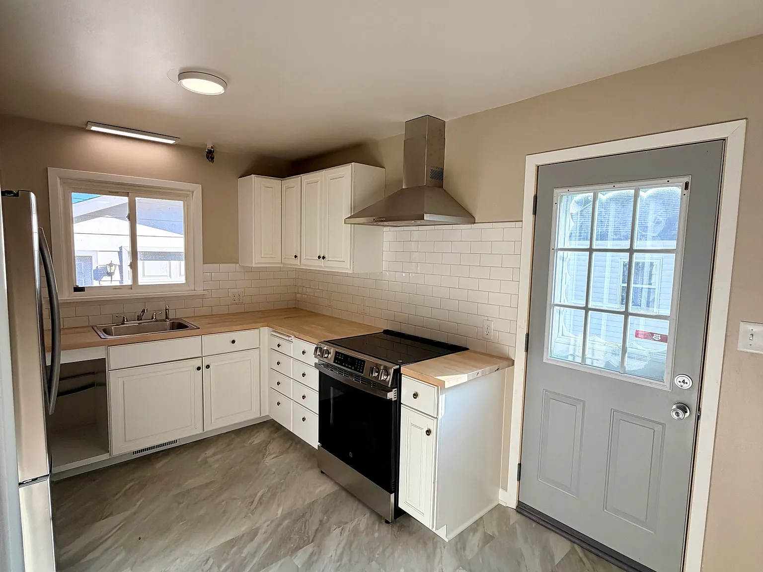 3 bed, 1000 sqft, $1,800 — Photo 2