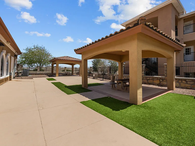 Las Torres Apartments — Photo 30