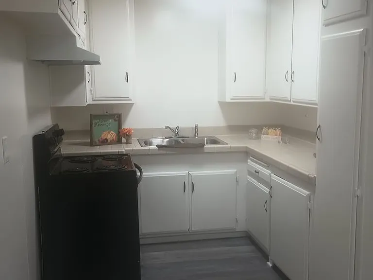 508 S Victoria Ave — Photo 28