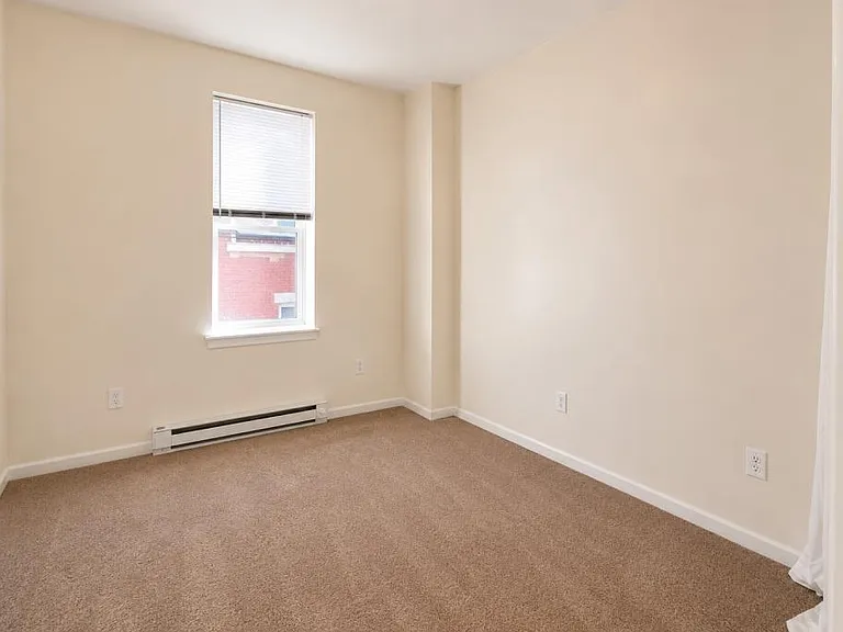 124 W Potomac St — Photo 5