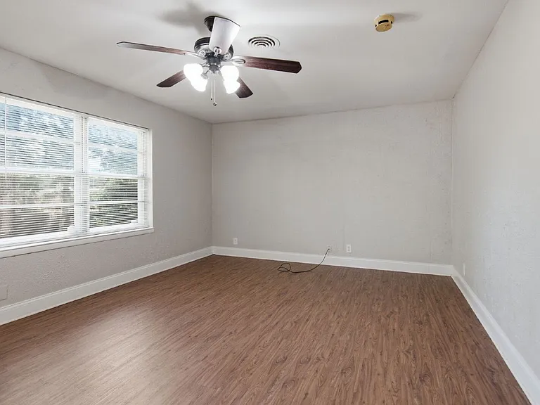 6500 Callahan Ct — Photo 8