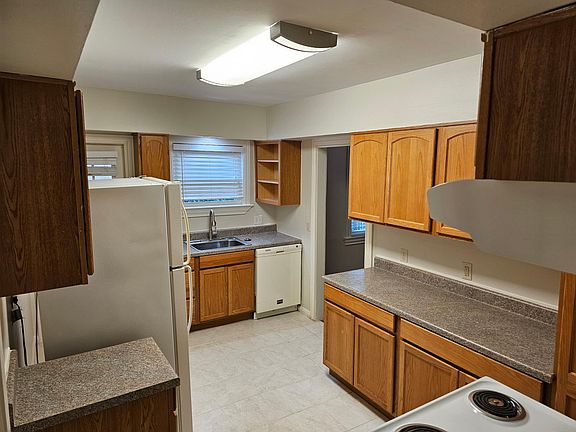 4th image of 2113 Milford St #A
