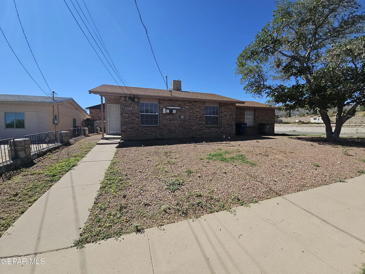 2 bed, 1.0 bath, 1688 sqft, $1,050 — Photo 2