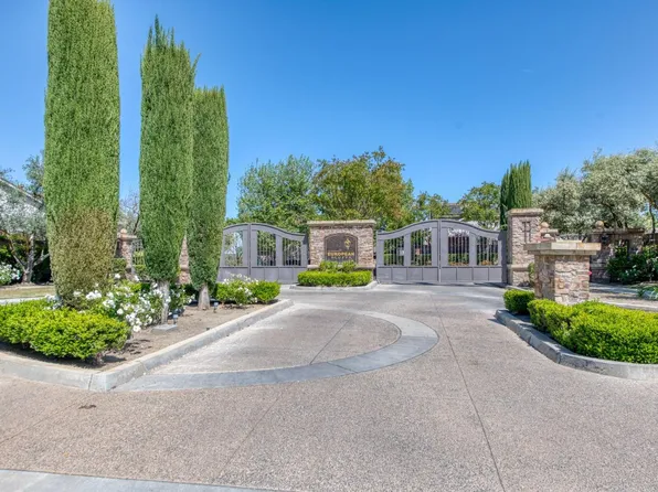 5272 W King Fisher Ln, Fresno, CA 93722